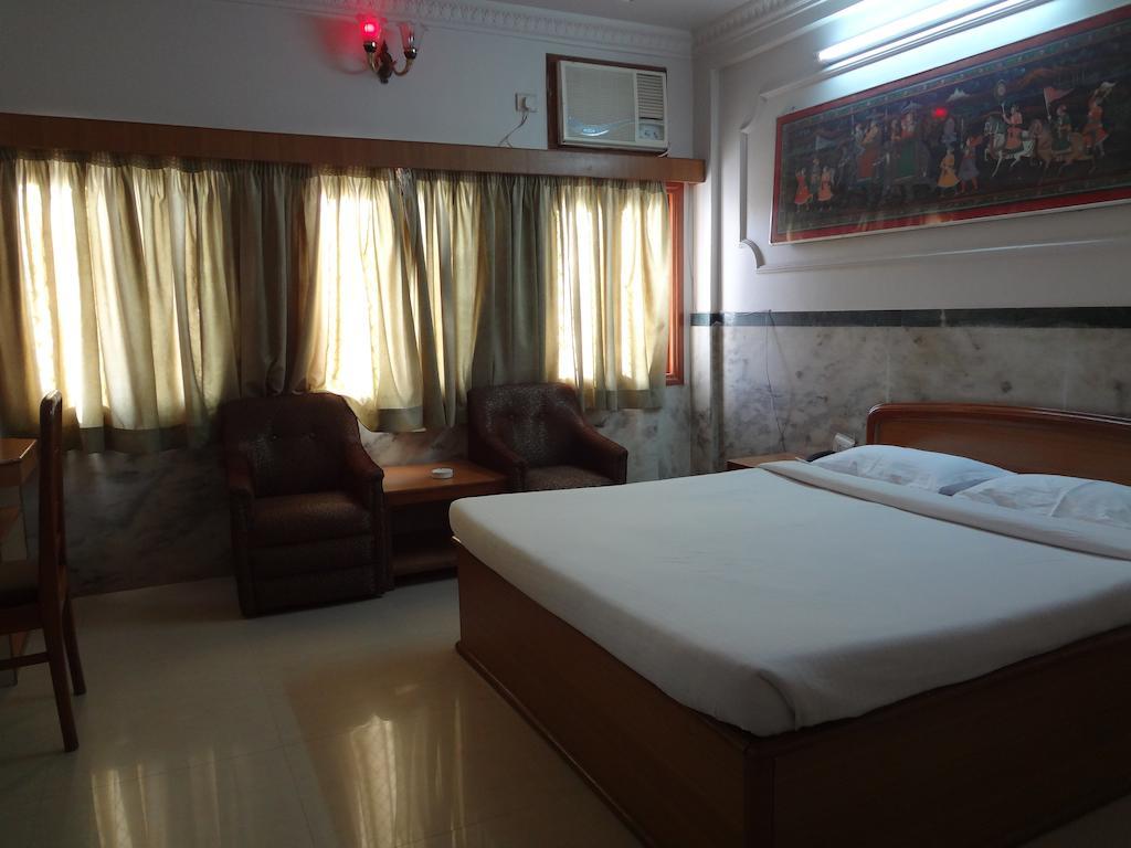 Hotel Menaal Residency Kota  Room photo